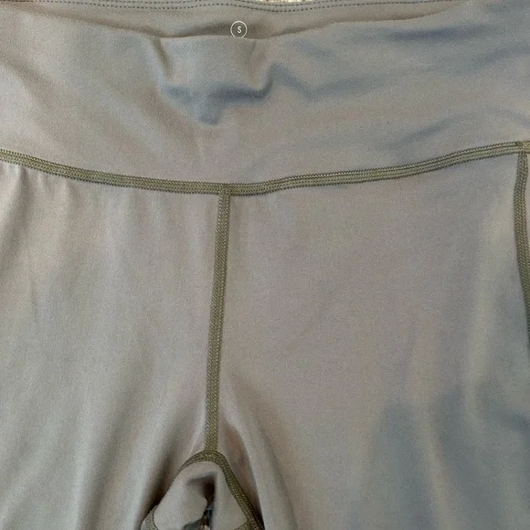 Sweaty Betty All Day Olive/Army Green Bike Shorts. Yoga. Athleisure. Pilates. S - Picture 3 of 10